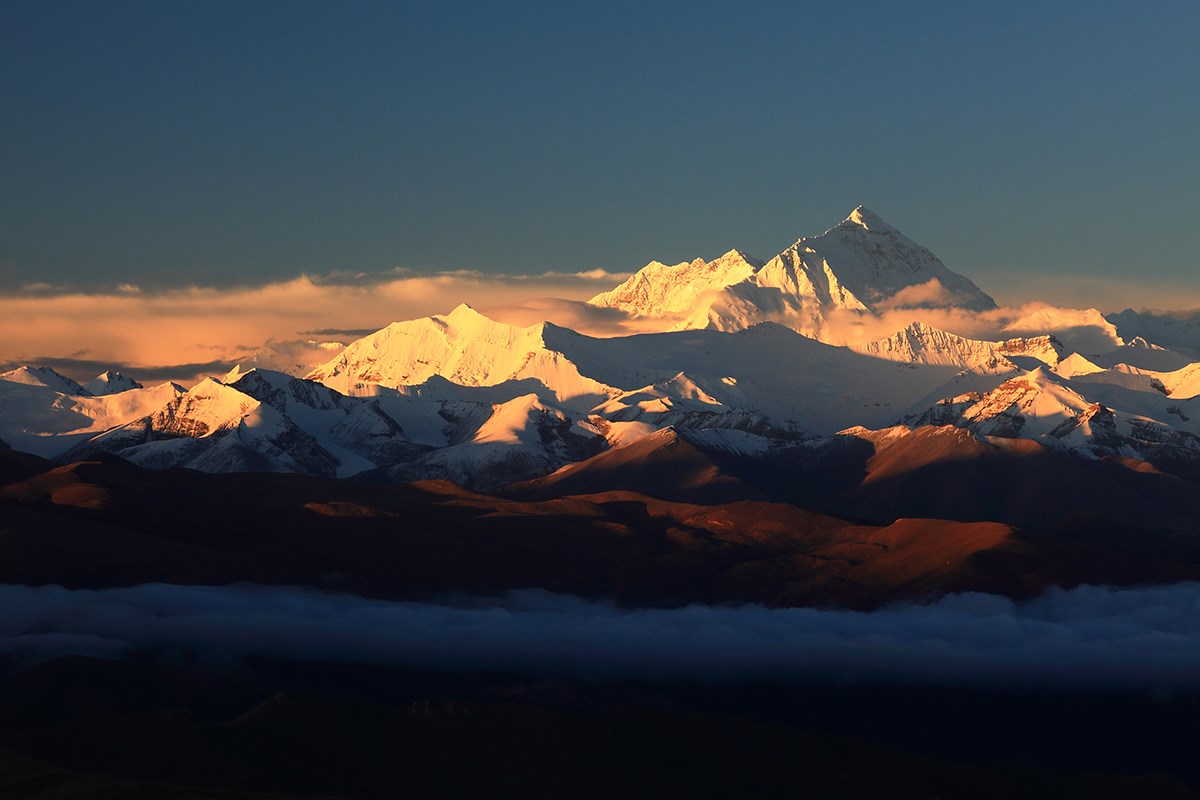 Qomolangma (Everest, 8844.43 m) 