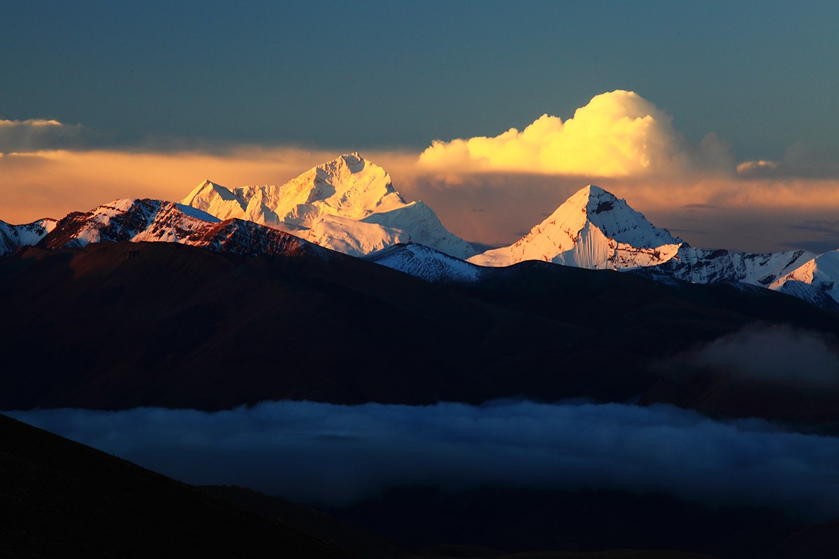 Qomolangma (Everest, 8844.43 m) 