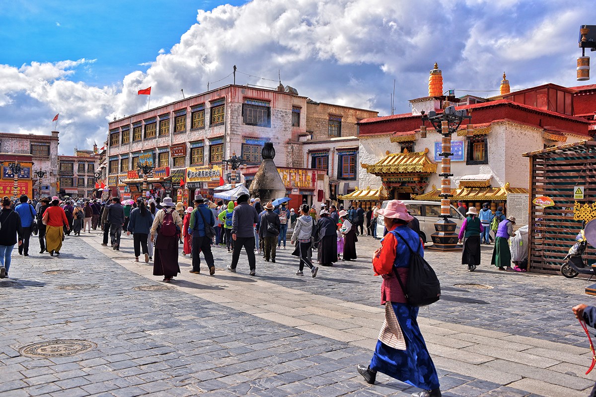Barkhor Street | Photo by Liu Bin