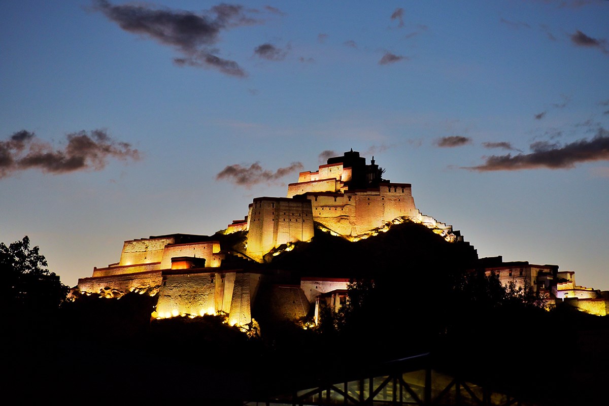 Gyantse Dzong Castle | Photo by Liu Bin