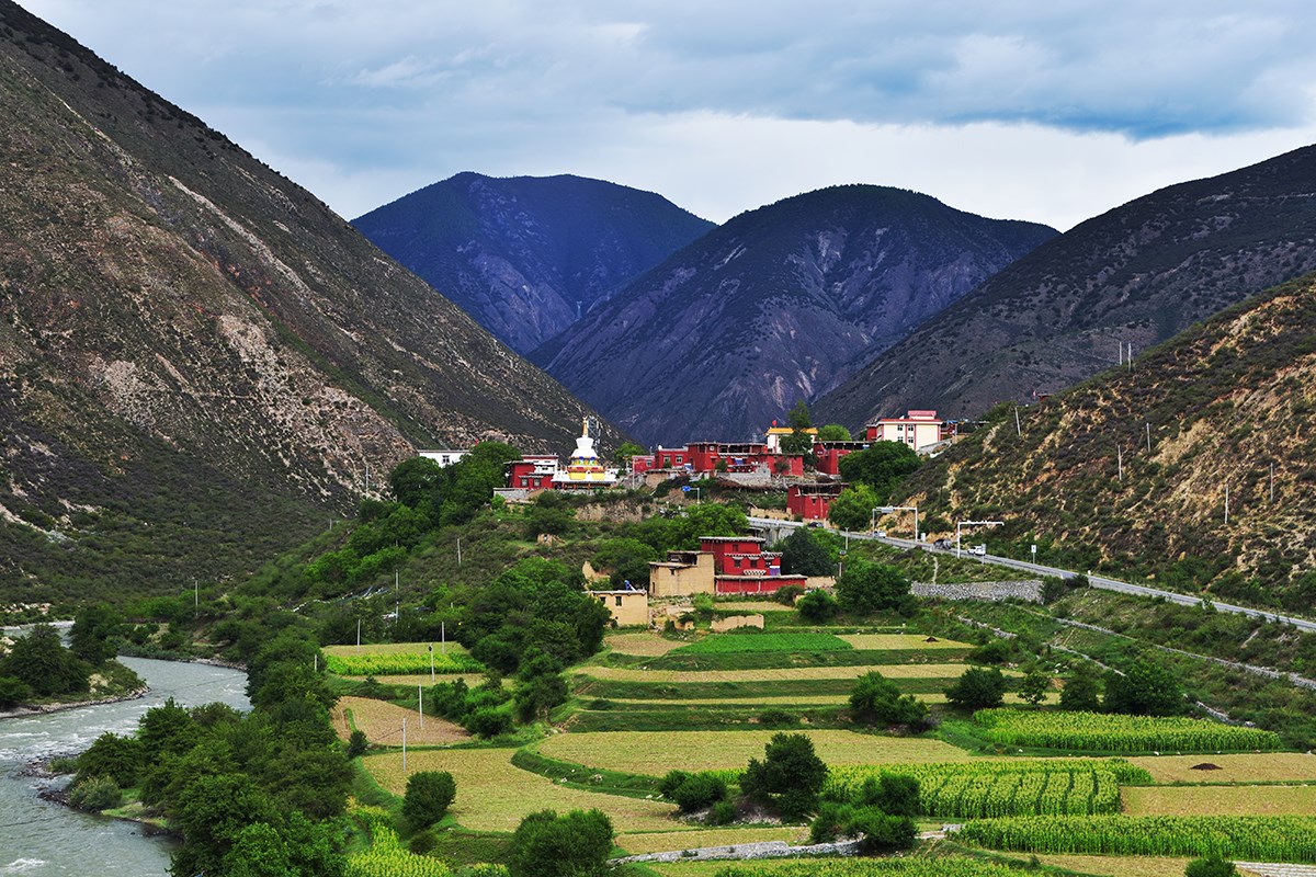 Beautiful Village in Baxoi | Photo by Liu Bin