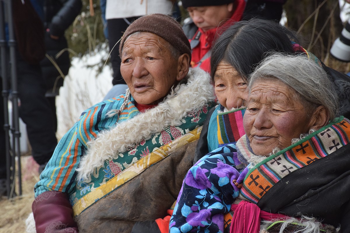 Jewelry show in Xicang Monastery | Photo by Prof. Hans Först