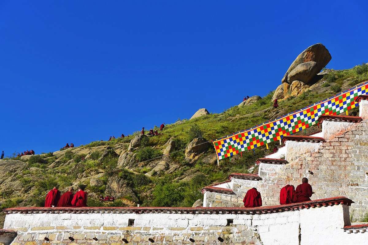 Thangka Unfolding at Drepung Monastery | Photo by Liu Bin