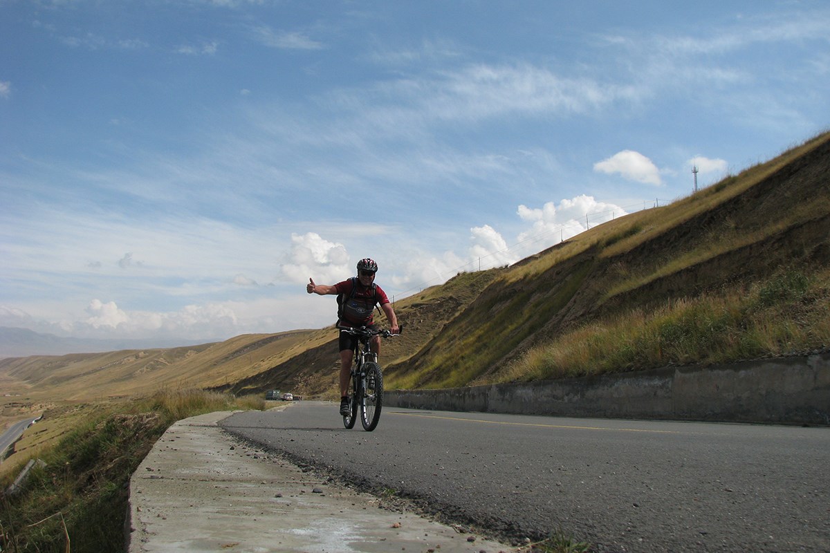 Bike Tour to Amnye Machen | Photo by Ping Pai
