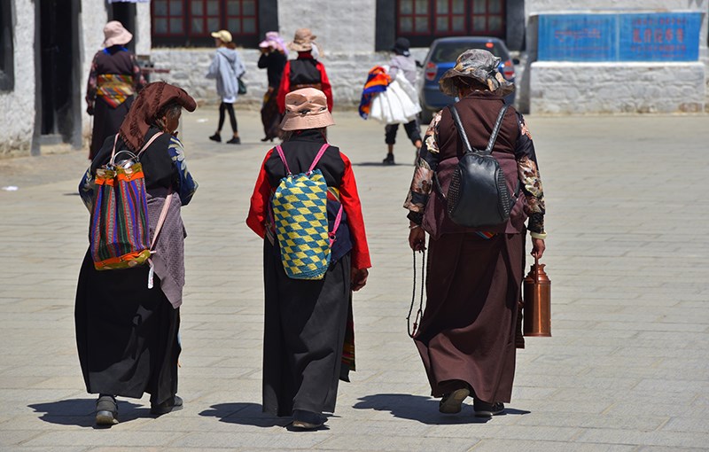 Pilgrims in Tashilunpo Monastery