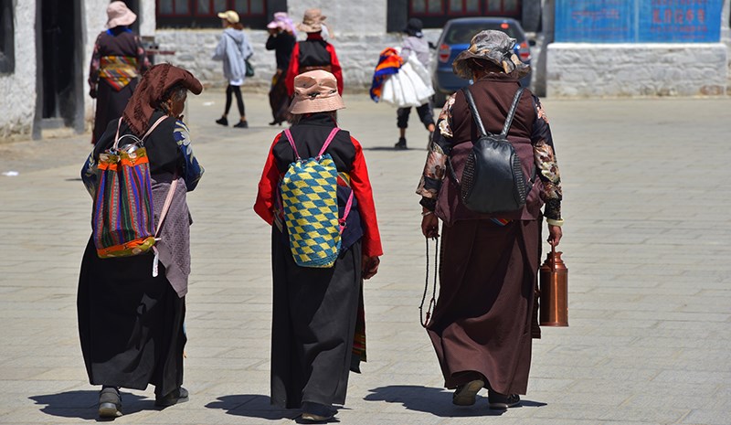 Pilgrims in Tashilunpo