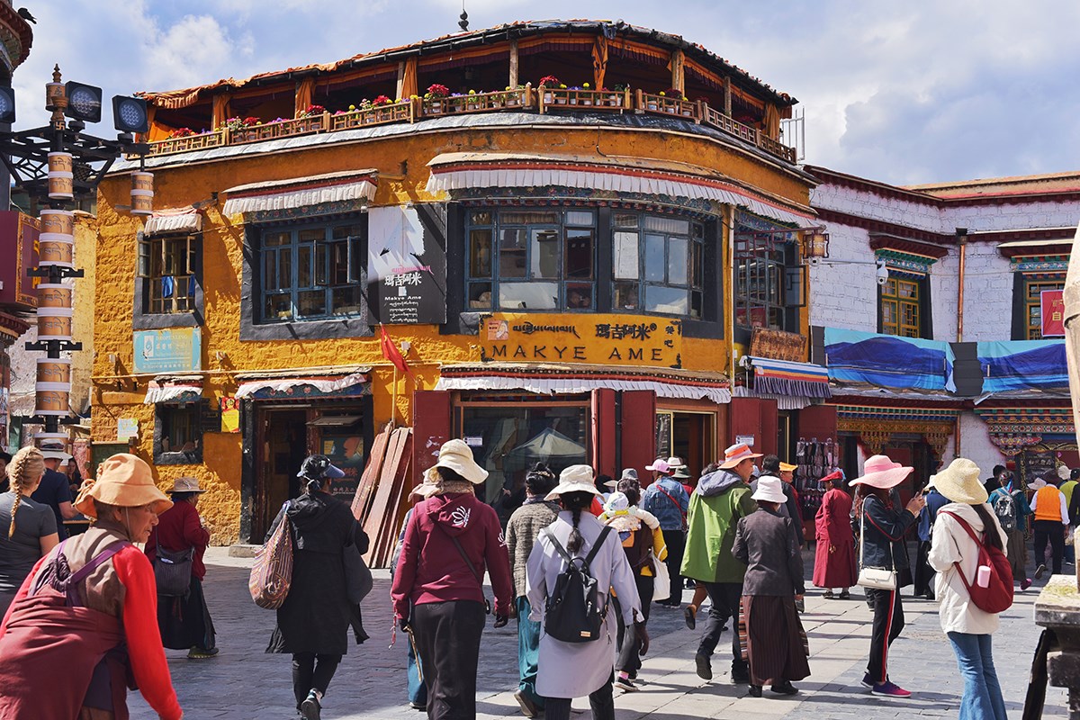 Barkhor Street | Photo by Liu Bin