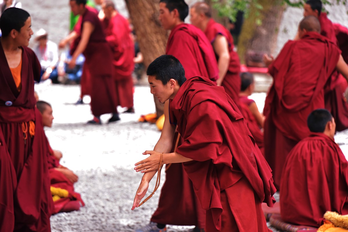Debate in Sera | Photo by Liu Bin