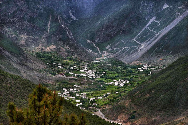 Beautiful Tibetan Village near Xiangcheng