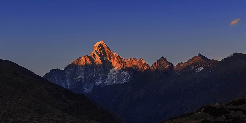 Sunset of Siguniangshan Mountain 