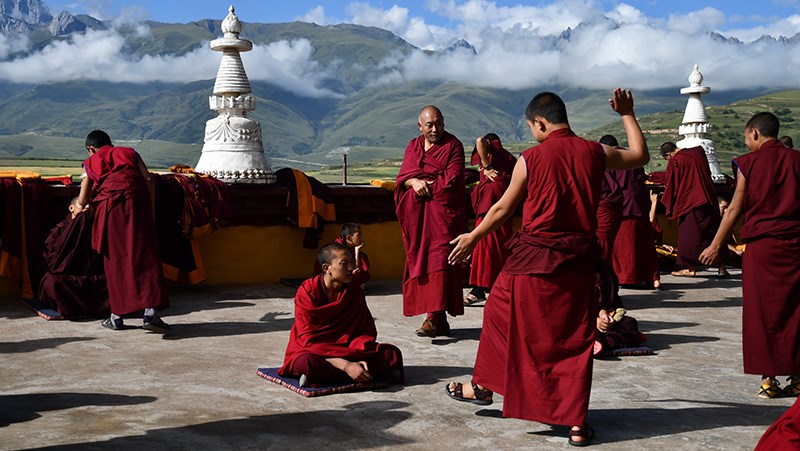 Debate in Ganzi Monastery 