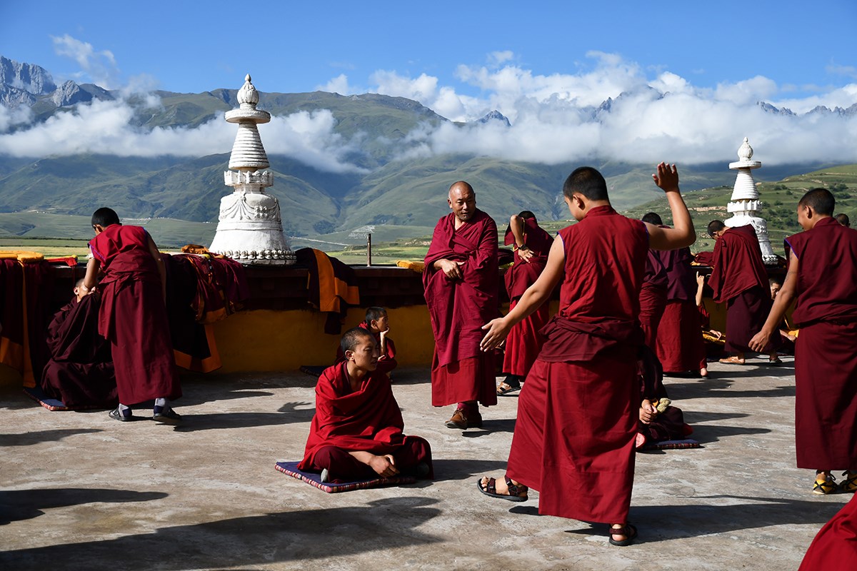 Debate in Ganzi Monastery | Photo by Liu Bin
