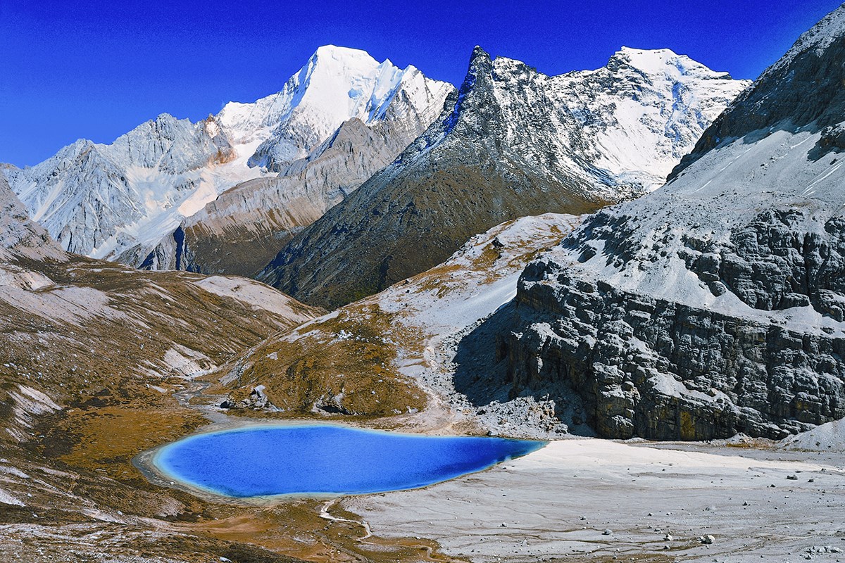 Milk Lake in Yading 
