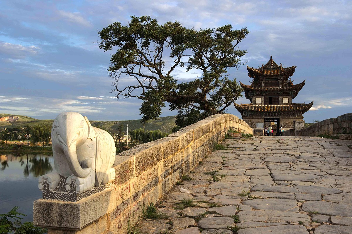 Double Dragon Bridge in Jianshui 