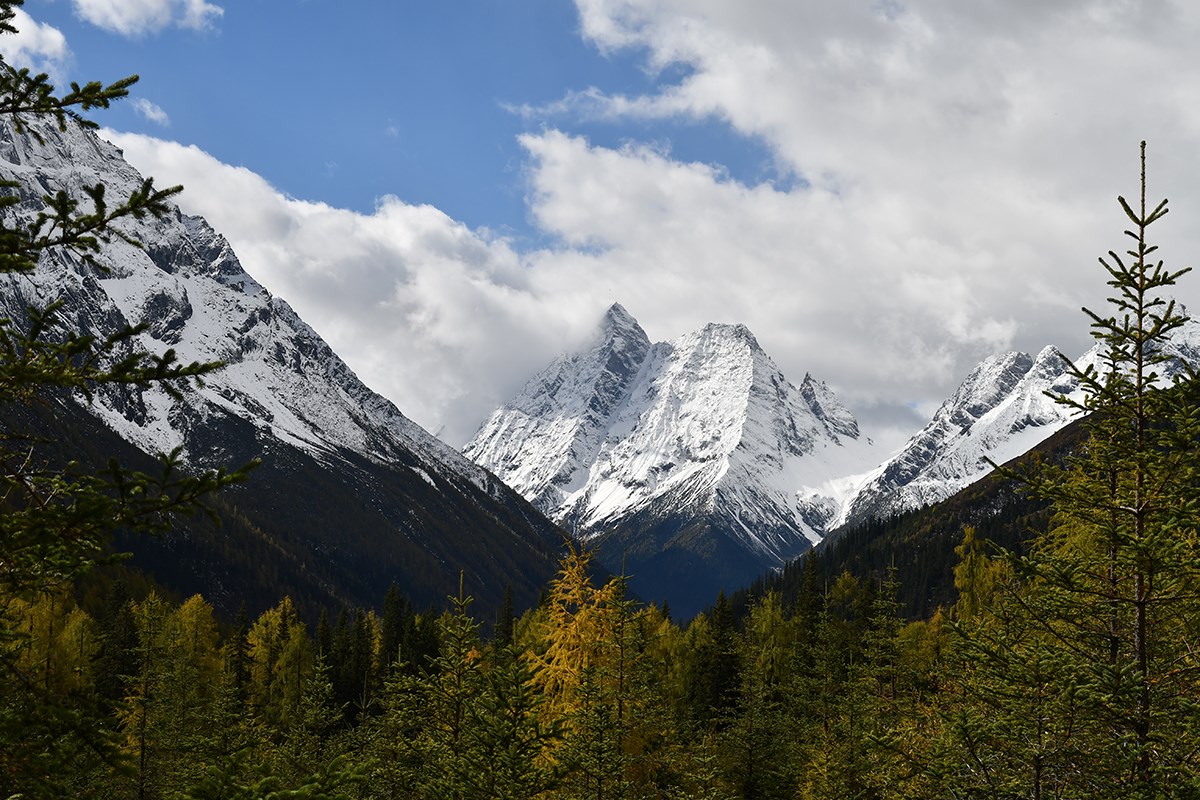 Shuangqiaogou of Siguniang Mountain | Photo by Liu Bin