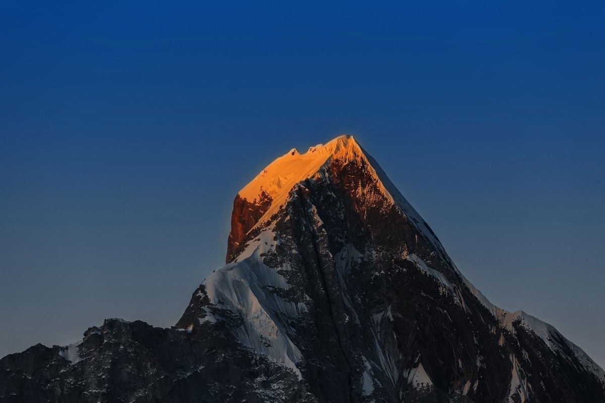 Sunset of Siguniang Mountain | Photo by Min Zhao