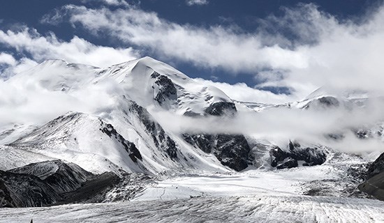 Trekking around Amnye Machen Mountain in Amdo