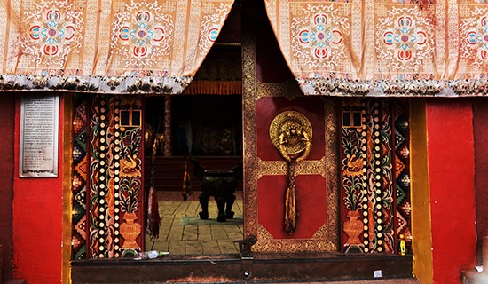 Visit Monasteries in Tibet