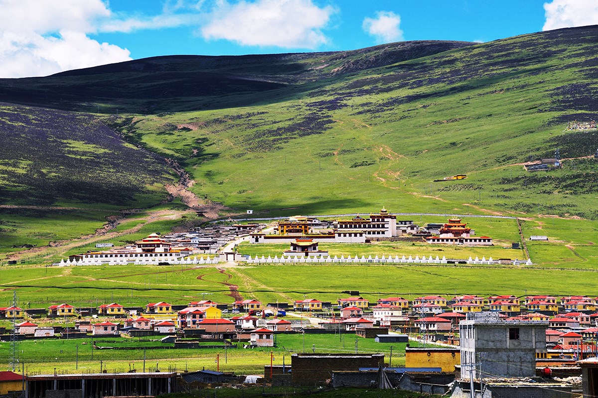 Litang Monastery | Photo by Liu Bin