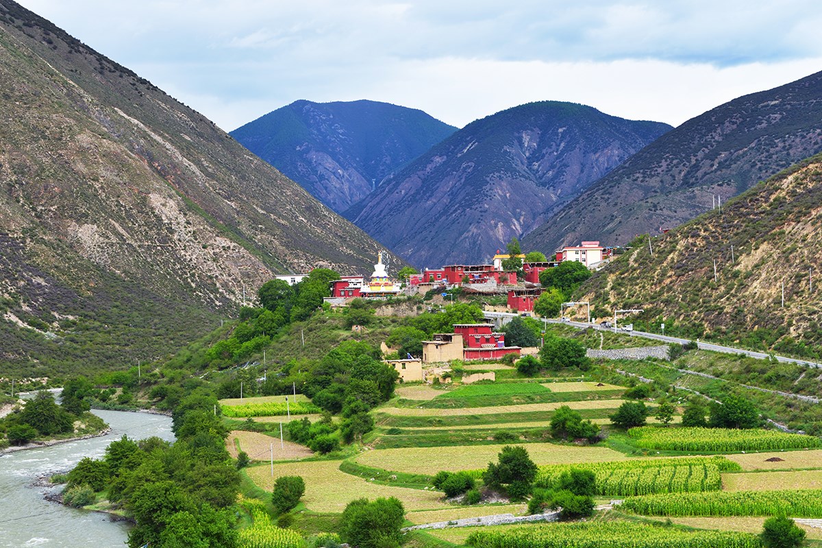 Village in Baxoi | Photo by Liu Bin