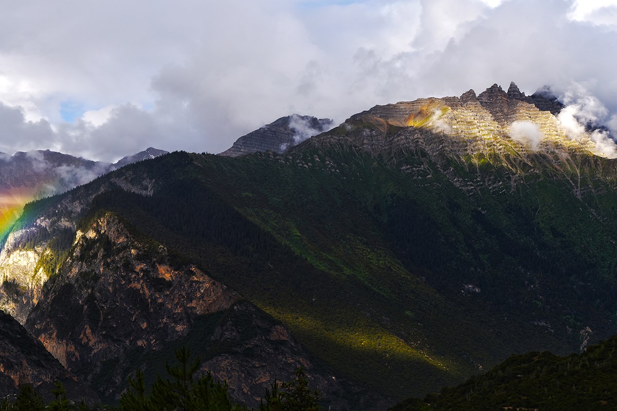 Armour Mountain of Bome | Photo by Liu Bin