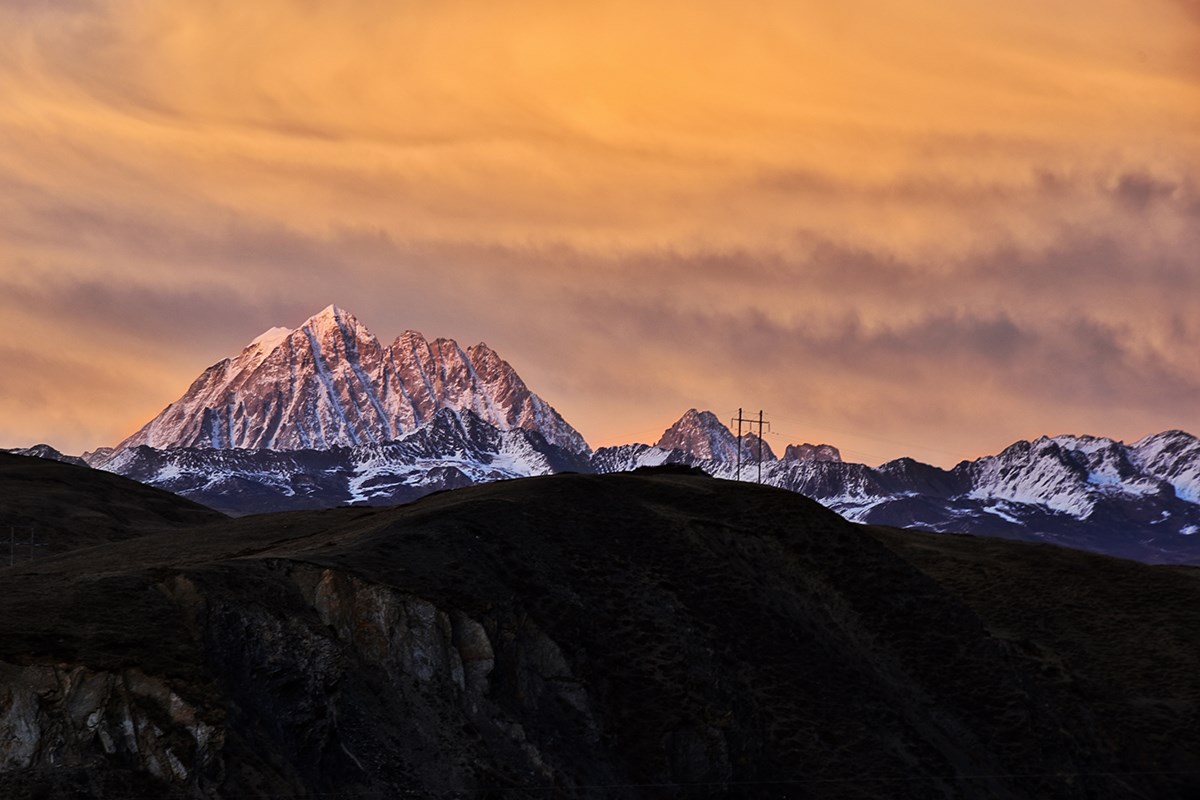 Sunset of Yala Mountain | Photo by Liu Bin