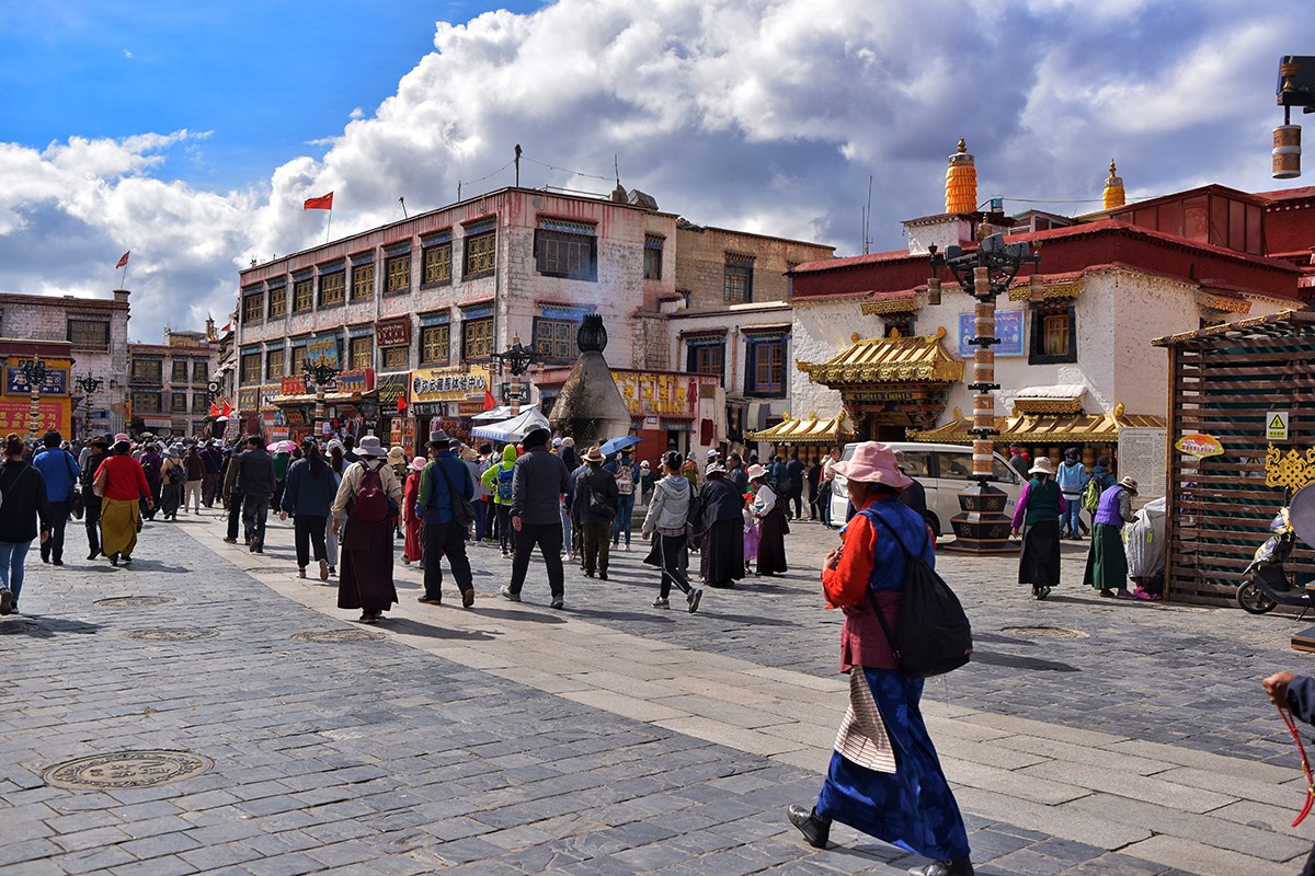Barkhor Street | Photo by Liu Bin 