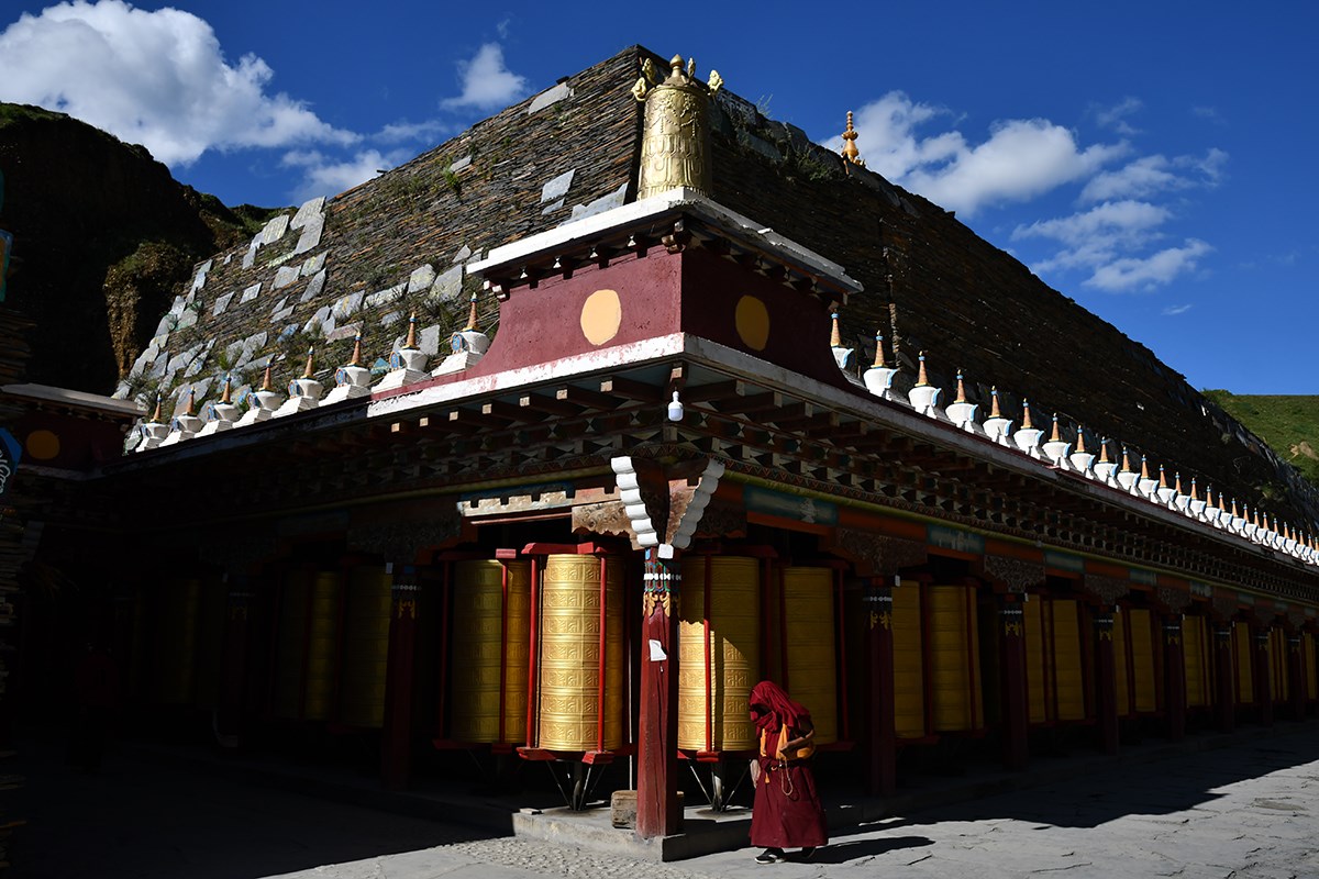 Grand Mani Wall in Tagong | Photo by Liu Bin
