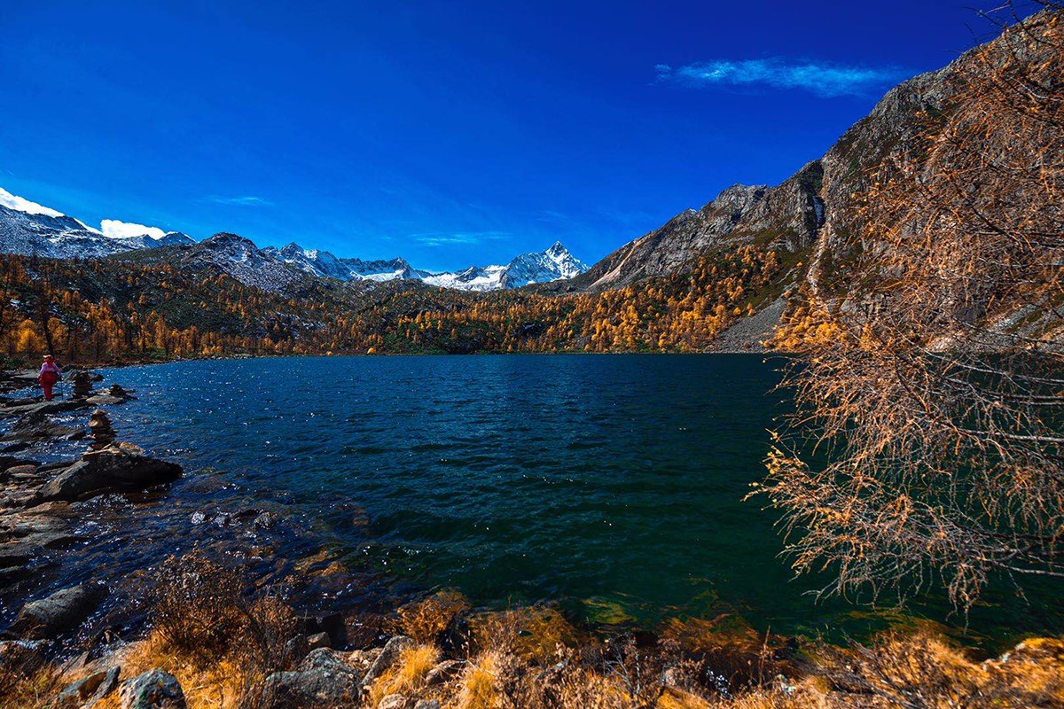 Huluhai Lake and Xiaqiangla Mountain in Dangling Nature Reserve 