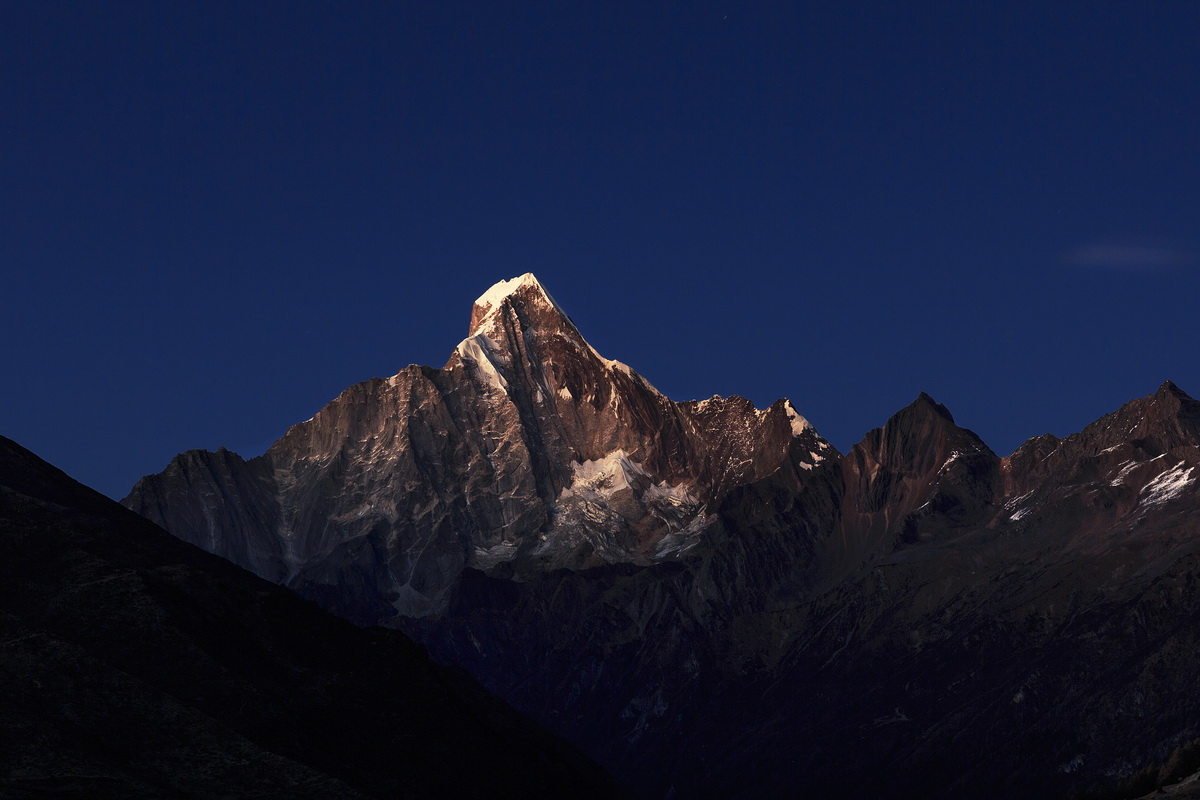 Sunset of Siguniang Mountain | Photo by Min Zhao