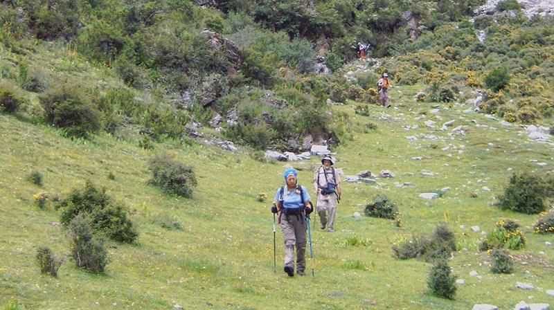 Trekking around Amnye Machen Mountain